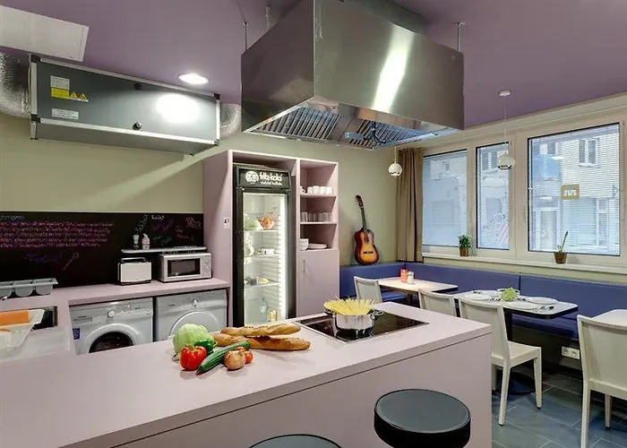 Meininger Downtown Sissi Готель 3*