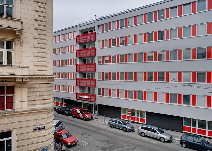 Готель Meininger Downtown Sissi 3*