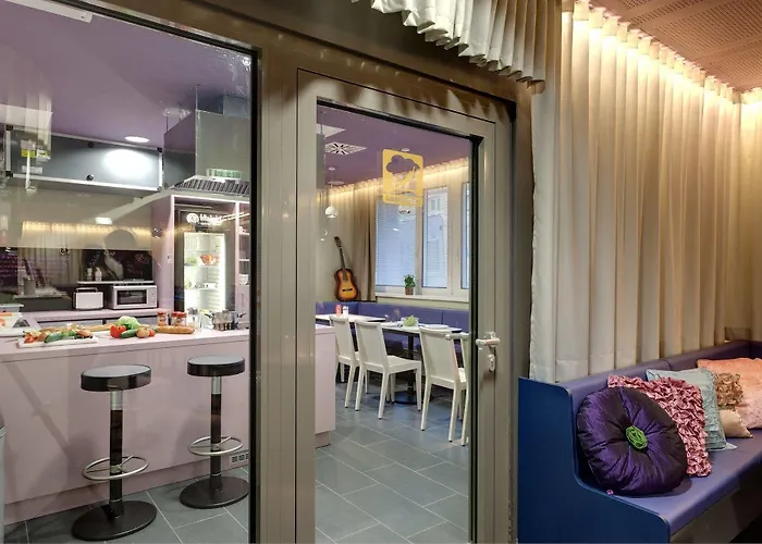 Meininger Downtown Sissi Готель 3*