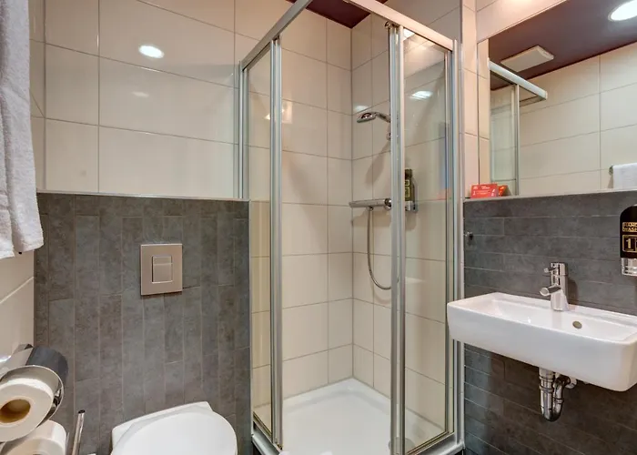 Готель Meininger Downtown Sissi 3*