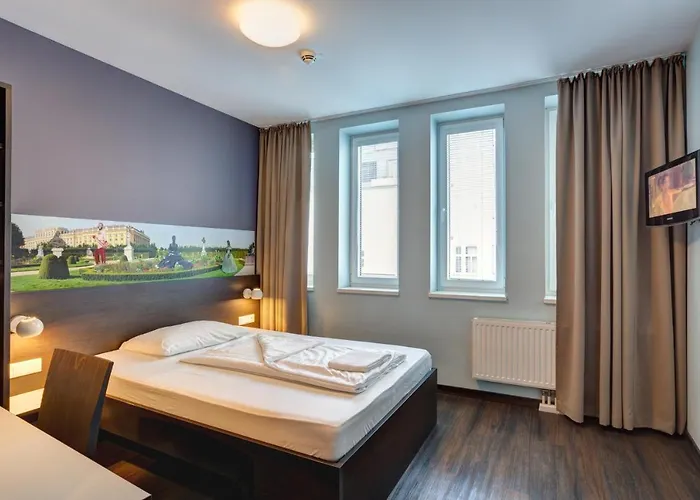 Готель Meininger Downtown Sissi 3*