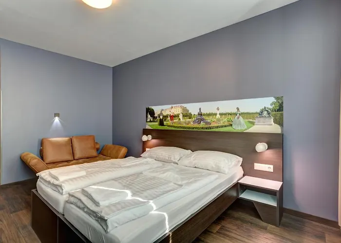 Meininger Downtown Sissi Готель 3*