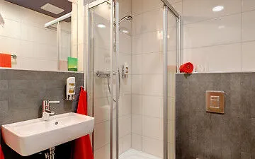 Meininger Downtown Sissi Готель